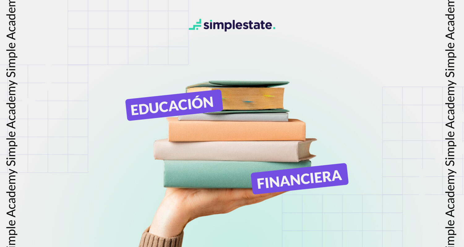 Mano con pila de libros y el texto "Educación Financiera"